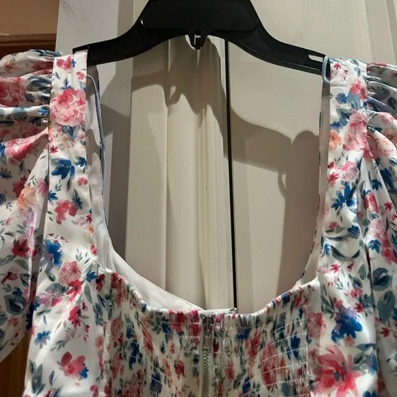 ๐Nwot FOR LOVE & LEMONS Juliet XXS white floral crop silky top - Picture 10 of 16